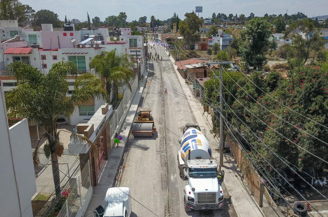 Alcalde Alfonso Sánchez supervisa avances de obra en calle Francisco I. Madero de Acuitlapilco que fortalece la movilidad y conectividad de la zona